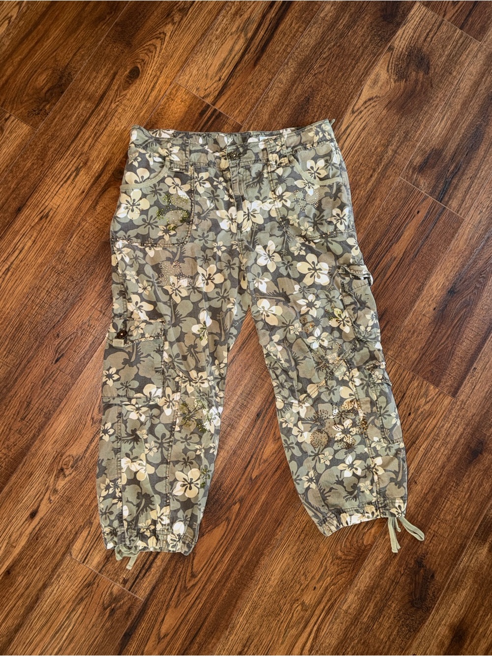 Girls' Floral Cargo Capris in Olive Green